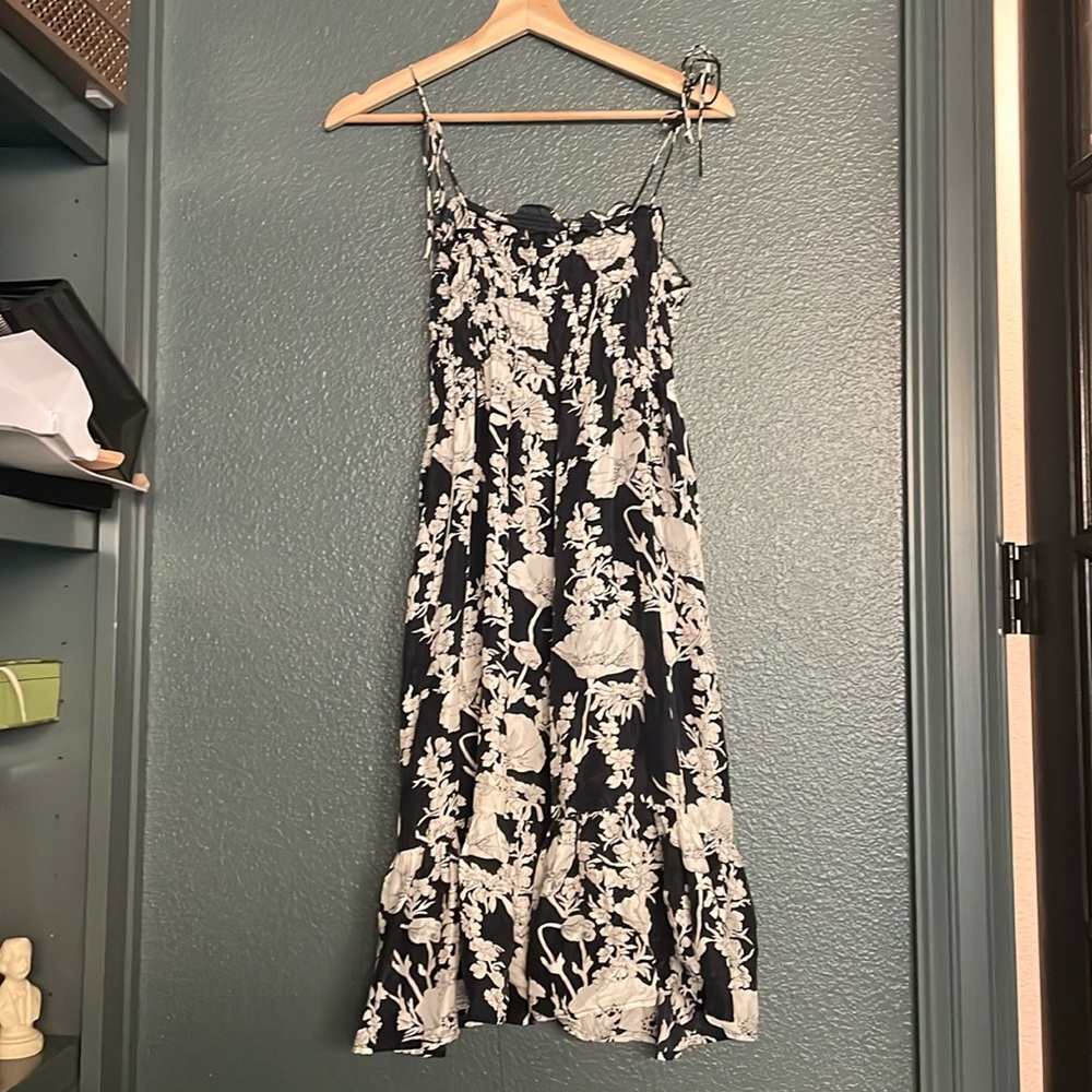 EUC J.Crew 100% silk smocked bodice tie strap navy floral dress size large